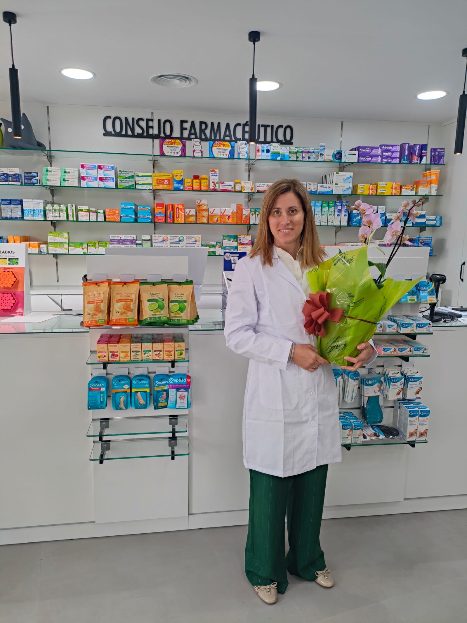Más de 20 años cuidando de tu salud. Somos tu equipo farmacéutico de referencia en Boadilla del Monte, ofreciendo atención cercana, con rigor